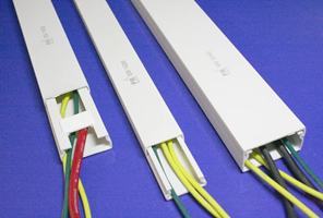 รางเก็บสายไฟสีขาวสำหรับงานตกแต่ง